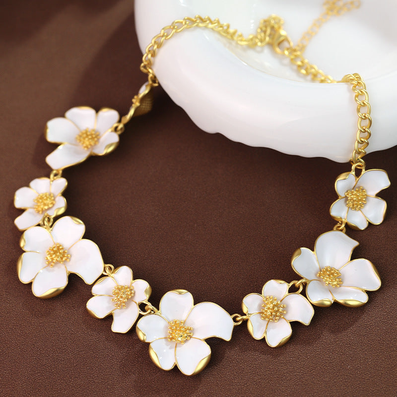 Vintage Flower Elegant Three-dimensional Small Red White Suit Necklaces